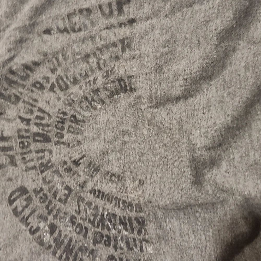 🦔Old navy grey positive Vibes tee🧋